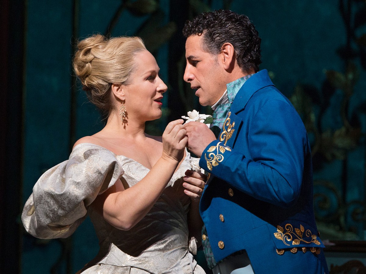 La Traviata ─ the Red Dress&nbsp;Disaster