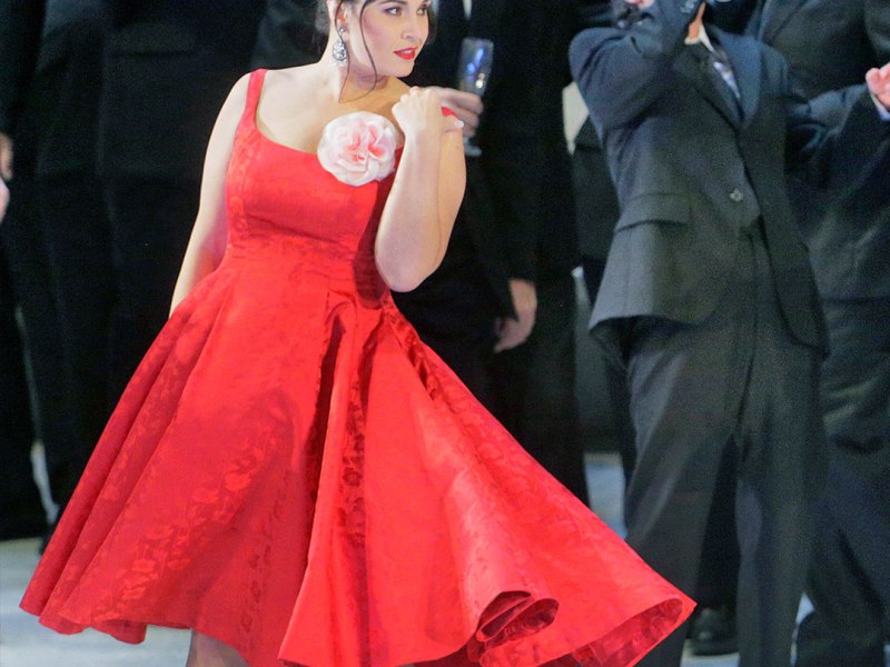 La Traviata ─ the little red&nbsp;dress